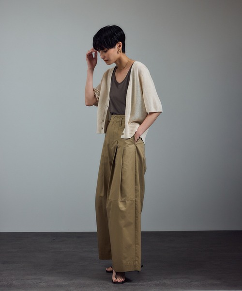 SALON adam et rope'（サロン アダム エ ロペ）の「ドライコットンハーフスリーブメタルボタンカーディガン（カーディガン/ボレロ・レディース・ブラック/オフホワイト/キャメル・FREE）」の5枚目の写真