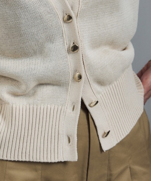 SALON adam et rope'（サロン アダム エ ロペ）の「ドライコットンハーフスリーブメタルボタンカーディガン（カーディガン/ボレロ・レディース・ブラック/オフホワイト/キャメル・FREE）」の11枚目の写真