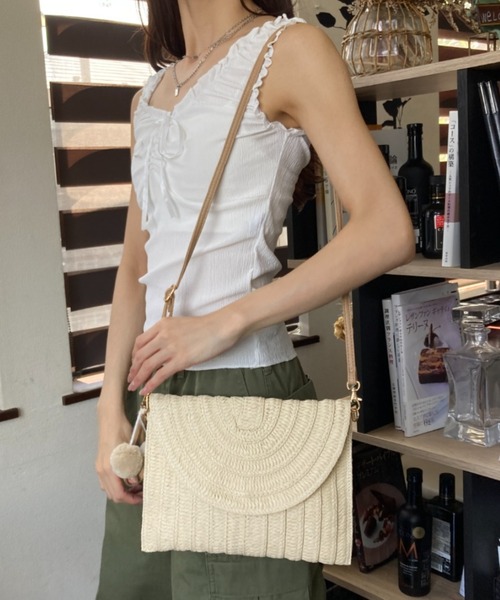 tolene(トレネ)の「ペーパー素材メッシュ編みストローフラップ2way クラッチバッグ ショルダーバッグ(ショルダーバッグ・レディース・オフホワイト/ベージュ・FREE)」の9枚目の写真