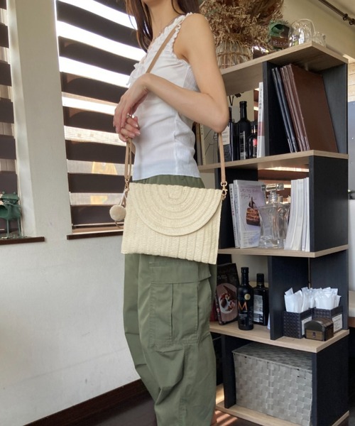 tolene(トレネ)の「ペーパー素材メッシュ編みストローフラップ2way クラッチバッグ ショルダーバッグ(ショルダーバッグ・レディース・オフホワイト/ベージュ・FREE)」の10枚目の写真