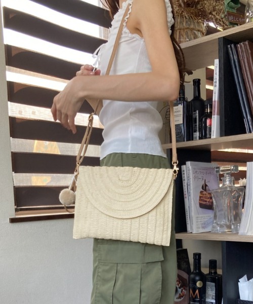 tolene(トレネ)の「ペーパー素材メッシュ編みストローフラップ2way クラッチバッグ ショルダーバッグ(ショルダーバッグ・レディース・オフホワイト/ベージュ・FREE)」の11枚目の写真