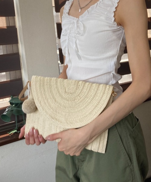 tolene(トレネ)の「ペーパー素材メッシュ編みストローフラップ2way クラッチバッグ ショルダーバッグ(ショルダーバッグ・レディース・オフホワイト/ベージュ・FREE)」の4枚目の写真
