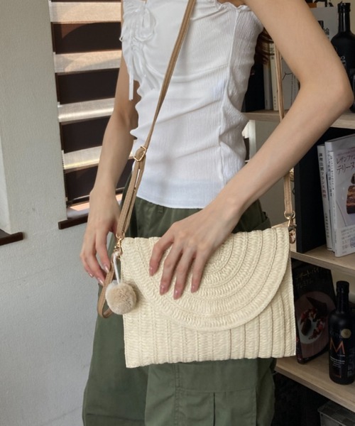 tolene(トレネ)の「ペーパー素材メッシュ編みストローフラップ2way クラッチバッグ ショルダーバッグ(ショルダーバッグ・レディース・オフホワイト/ベージュ・FREE)」の8枚目の写真