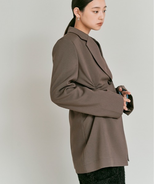 W:Huku(フーク)の「【W:Huku / リンクルフリーツイル】シャーリング テーラード ジャケット / Wrinkle-Free Stretch Twill Shirring Jacket(テーラードジャケット・レディース・ブラウン/杢グレー/ブラック・FREE)」の16枚目の写真