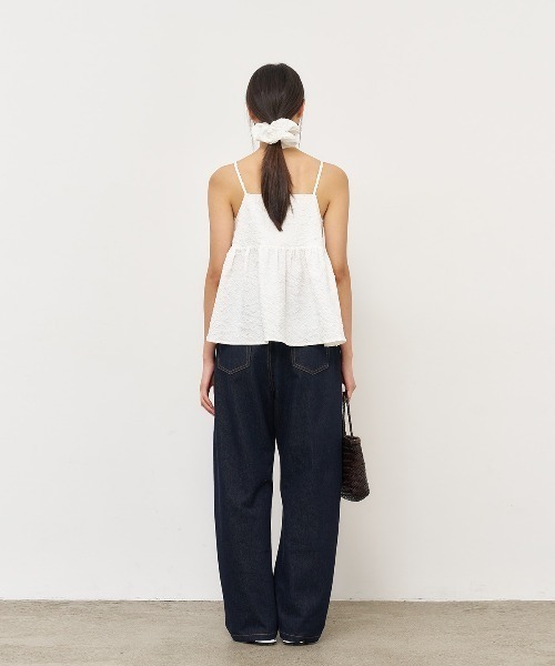 GENERAL IDEA(ジェネラルアイデア)の「GENERAL IDEA/ジェネラルアイディア textured bubble sleeveless blouse キャミソールビスチェ(キャミソール・レディース・ブルー/ホワイト・L/M)」の16枚目の写真