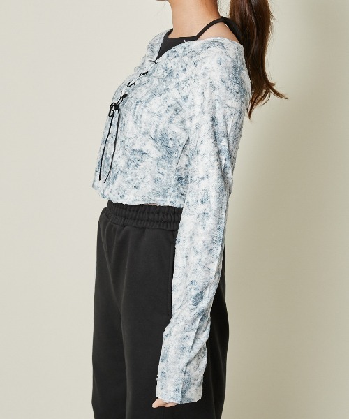 GORGE(ゴージ)の「《レースアップ×ペイント柄》レディース クロップドトップス 編み上げデザイン 春秋(Tシャツ/カットソー・レディース・ブラック/ブルー・F)」の4枚目の写真