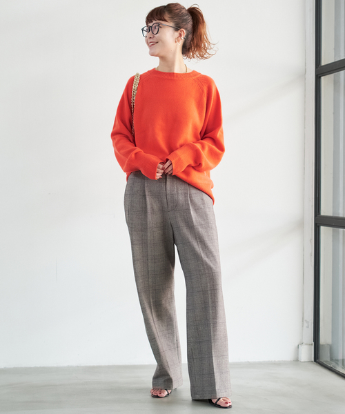 Spick & Span（スピックアンドスパン）の「《WEB限定カラー有り》ウールカシミヤ ラグランクルーネックニット（ニット/セーター・レディース・ブラック/グレー/ネイビー/ベージュ/オレンジ/イエロー・FREE）」の20枚目の写真