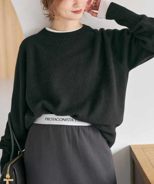 Spick & Span（スピックアンドスパン）の「《WEB限定カラー有り》ウールカシミヤ ラグランクルーネックニット（ニット/セーター・レディース・ブラック/グレー/ネイビー/ベージュ/オレンジ/イエロー・FREE）」の22枚目の写真