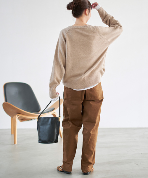 Spick & Span（スピックアンドスパン）の「《WEB限定カラー有り》ウールカシミヤ ラグランクルーネックニット（ニット/セーター・レディース・ブラック/グレー/ネイビー/ベージュ/オレンジ/イエロー・FREE）」の10枚目の写真