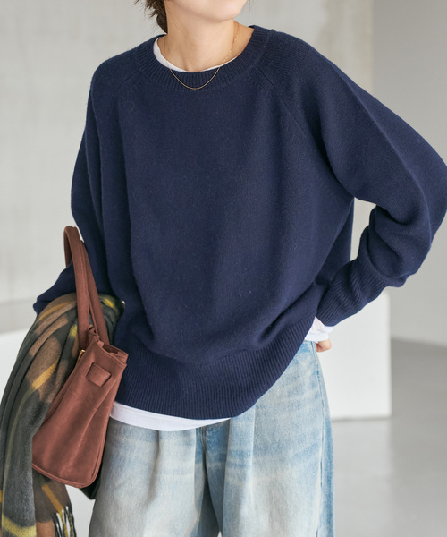 Spick & Span（スピックアンドスパン）の「《WEB限定カラー有り》ウールカシミヤ ラグランクルーネックニット（ニット/セーター・レディース・ブラック/グレー/ネイビー/ベージュ/オレンジ/イエロー・FREE）」の12枚目の写真