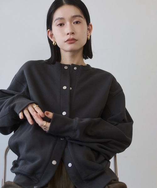 hunch(ハンチ)の「ラメステッチ クルーネックカーディガン(カーディガン/ボレロ・レディース・オートミール/チャコール/杢グレー・FREE)」の4枚目の写真