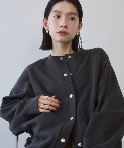 hunch(ハンチ)の「ラメステッチ クルーネックカーディガン(カーディガン/ボレロ・レディース・オートミール/チャコール/杢グレー・FREE)」の5枚目の写真