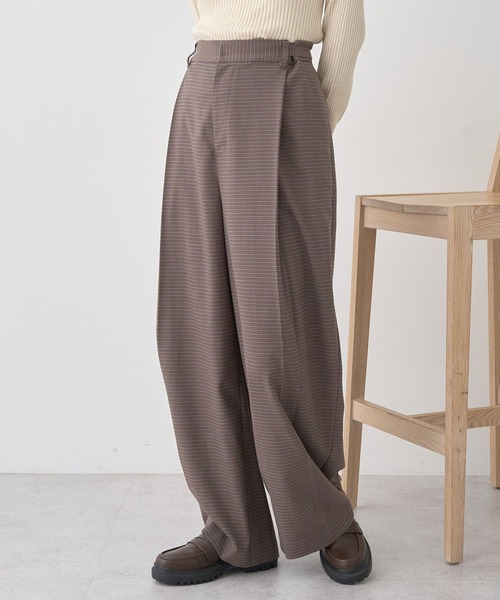 earth music&ecology（アースミュージックアンドエコロジー）の「ウエストタブタックパンツ（スラックス・レディース・ブラック/グレー/ブラウン系その他・S/M）」の3枚目の写真