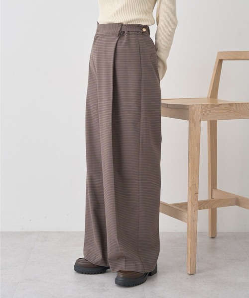 earth music&ecology（アースミュージックアンドエコロジー）の「ウエストタブタックパンツ（スラックス・レディース・ブラック/グレー/ブラウン系その他・S/M）」の15枚目の写真