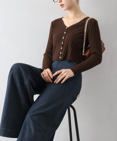 SpRay（スプレイ）の「パールボタンVネックカーディガン（カーディガン/ボレロ・レディース・オフホワイト/グレー/ブラック/レッド/ブラウン・FREE）」の9枚目の写真