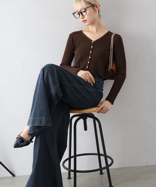 SpRay（スプレイ）の「パールボタンVネックカーディガン（カーディガン/ボレロ・レディース・オフホワイト/グレー/ブラック/レッド/ブラウン・FREE）」の20枚目の写真