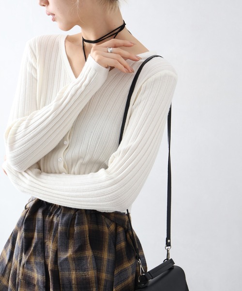 SpRay（スプレイ）の「パールボタンVネックカーディガン（カーディガン/ボレロ・レディース・オフホワイト/グレー/ブラック/レッド/ブラウン・FREE）」の18枚目の写真