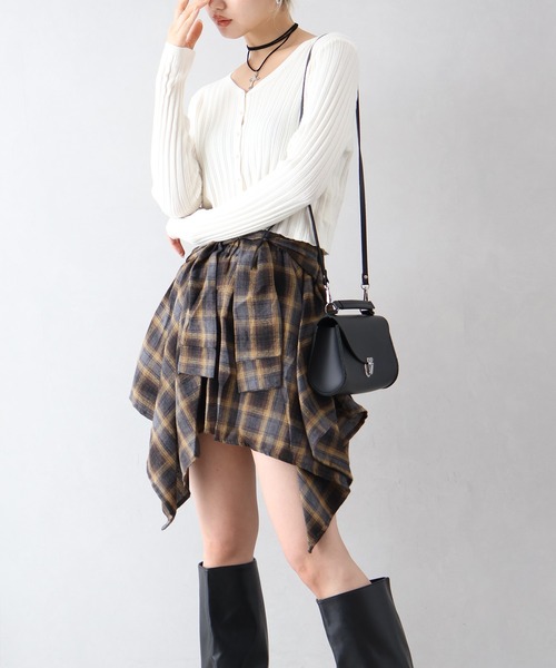 SpRay（スプレイ）の「パールボタンVネックカーディガン（カーディガン/ボレロ・レディース・オフホワイト/グレー/ブラック/レッド/ブラウン・FREE）」の7枚目の写真