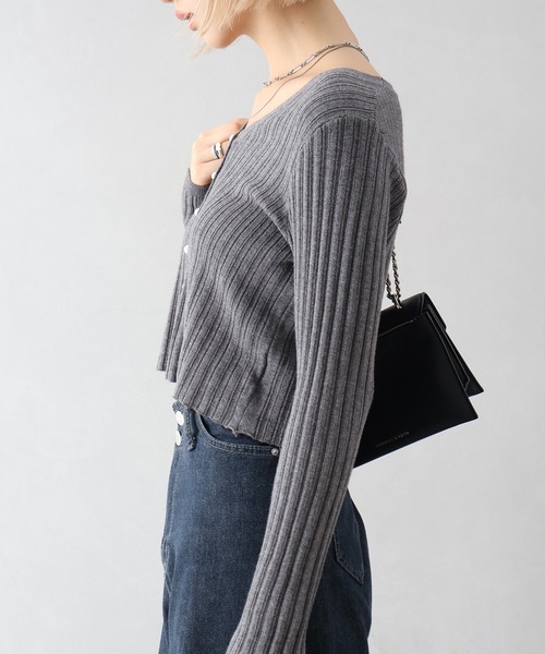 SpRay（スプレイ）の「パールボタンVネックカーディガン（カーディガン/ボレロ・レディース・オフホワイト/グレー/ブラック/レッド/ブラウン・FREE）」の11枚目の写真