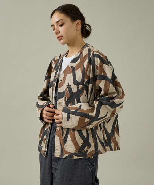 PENNEYS(ぺニーズ)の「【PENNEY'S 】PRINTED ENGINEER JACKET/ミリタリー/ワークジャケット【WEB限定】(ノーカラージャケット・メンズ・カーキ/グリーン/ブラック・M/L)」の2枚目の写真