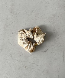 GANNI(ガニー)のGANNI Printed velour jersey scrunchie "CLOUDCREAM"(シュシュ)