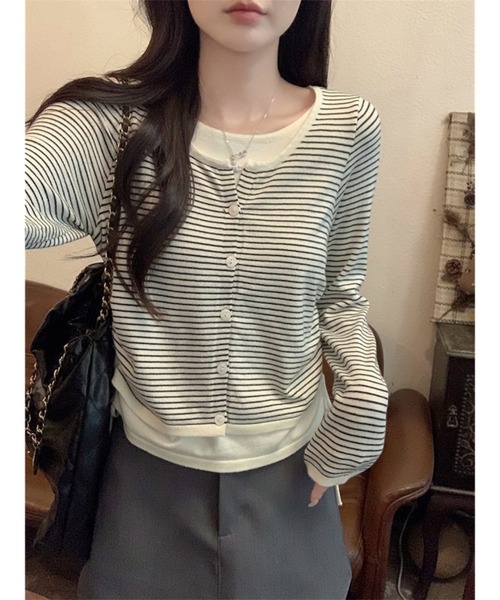 LADY LIKE(レディライク)の「レイヤード風ラウンドヘムトップス(Tシャツ/カットソー・レディース・チャコールグレー/ブラック系/ネイビー/レッド系/ブラック/ホワイト系1・M)」の1枚目の写真