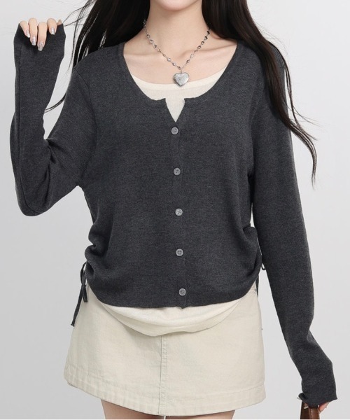 LADY LIKE(レディライク)の「レイヤード風ラウンドヘムトップス(Tシャツ/カットソー・レディース・チャコールグレー/ブラック系/ネイビー/レッド系/ブラック/ホワイト系1・M)」の4枚目の写真