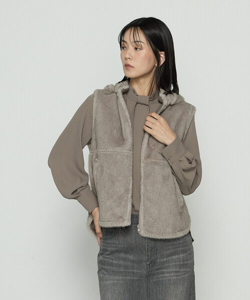 K.T KIYOKO TAKASE（キヨコタカセ）の「エコファー リバーシブルジレ（ベスト・レディース・グレイッシュベージュ/チャコール・9号/11号）」の10枚目の写真