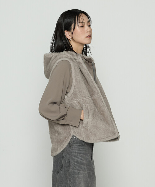 K.T KIYOKO TAKASE（キヨコタカセ）の「エコファー リバーシブルジレ（ベスト・レディース・グレイッシュベージュ/チャコール・9号/11号）」の9枚目の写真