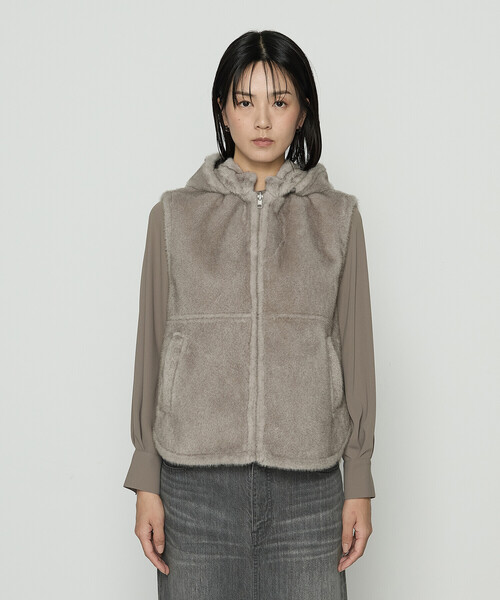 K.T KIYOKO TAKASE（キヨコタカセ）の「エコファー リバーシブルジレ（ベスト・レディース・グレイッシュベージュ/チャコール・9号/11号）」の5枚目の写真