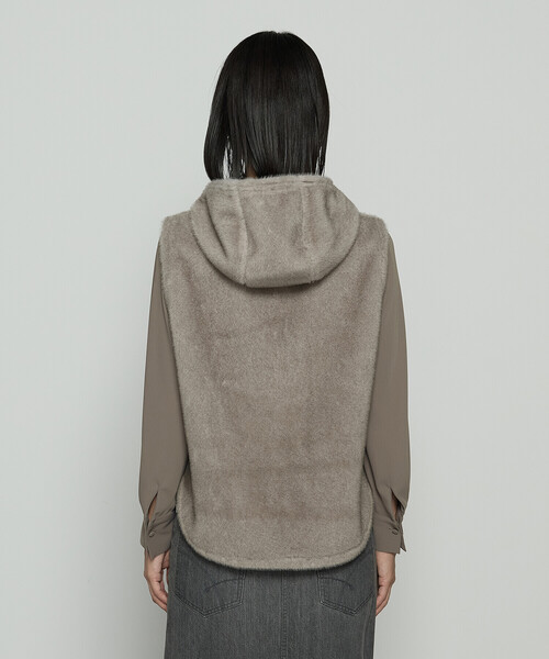 K.T KIYOKO TAKASE（キヨコタカセ）の「エコファー リバーシブルジレ（ベスト・レディース・グレイッシュベージュ/チャコール・9号/11号）」の3枚目の写真