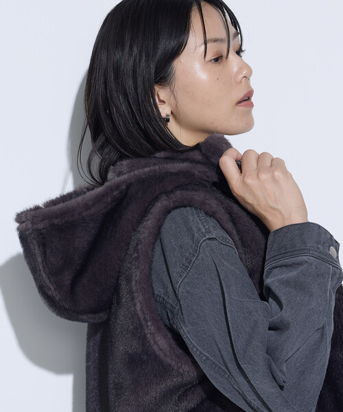 K.T KIYOKO TAKASE（キヨコタカセ）の「エコファー リバーシブルジレ（ベスト・レディース・グレイッシュベージュ/チャコール・9号/11号）」の17枚目の写真