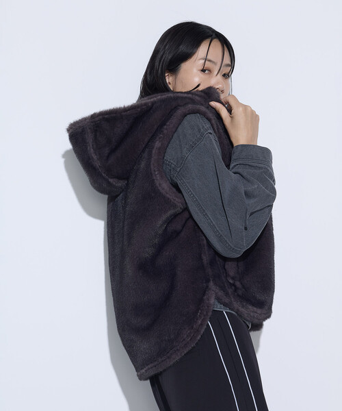 K.T KIYOKO TAKASE（キヨコタカセ）の「エコファー リバーシブルジレ（ベスト・レディース・グレイッシュベージュ/チャコール・9号/11号）」の16枚目の写真