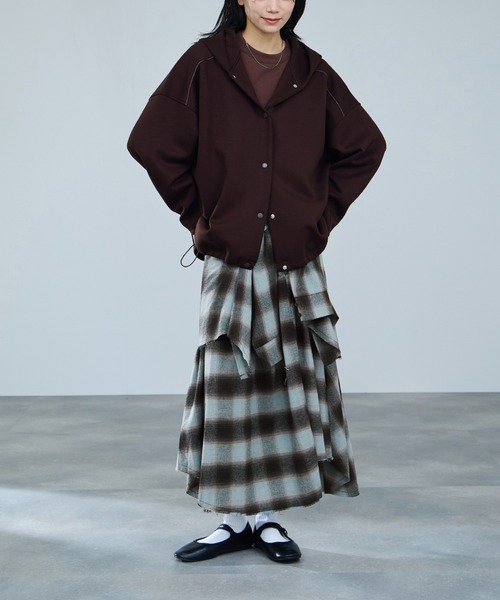 Mac-House(マックハウス)の「milli de l'air フェイクスリーブチェックスカート(スカート・レディース・ブルー/ブラック・M)」の11枚目の写真