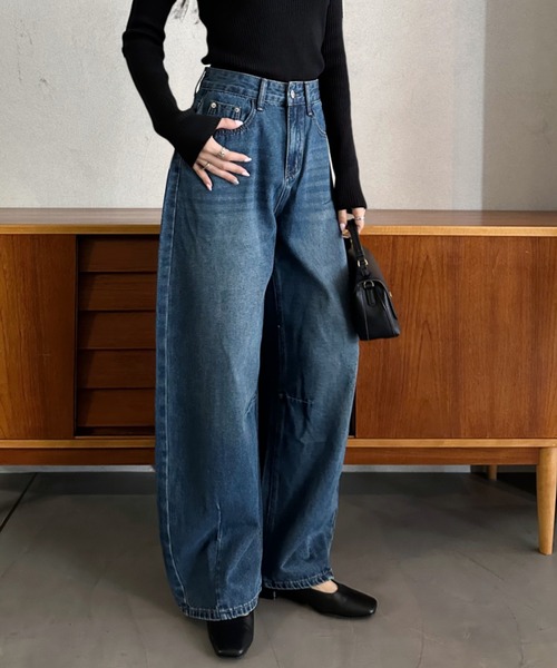 Eclat one(エクラワン)の「【Eclat one】カーブ シルエット デニムパンツ(デニムパンツ・レディース・ライトブルー/ブルー・S/M)」の3枚目の写真