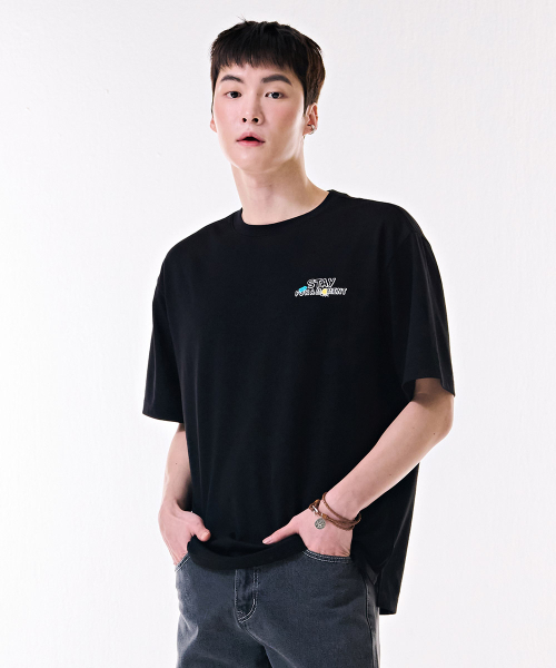 CHASECULT（チェイスカルト）の「共用バックプリントグラフィック半袖Tシャツ-DBRU5826D03（Tシャツ/カットソー・メンズ・ブラック・90/100/105/95）」の4枚目の写真