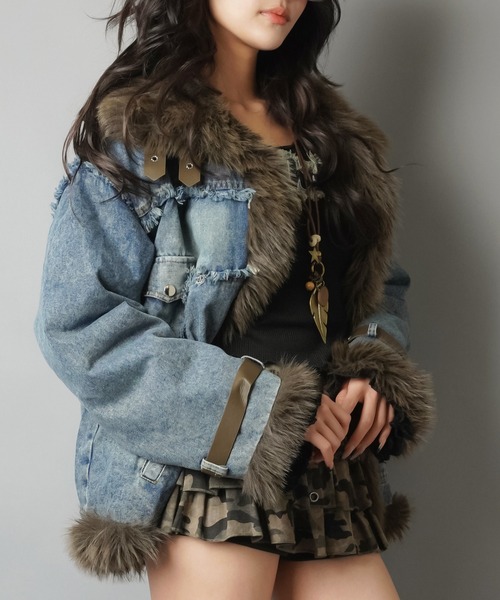 SPINNS(スピンズ)の「裏返すだけで別人級!最強2WAY“盛れ”デニム×ファージャケット(デニムジャケット・レディース・ブルー・ONESIZE)」の17枚目の写真