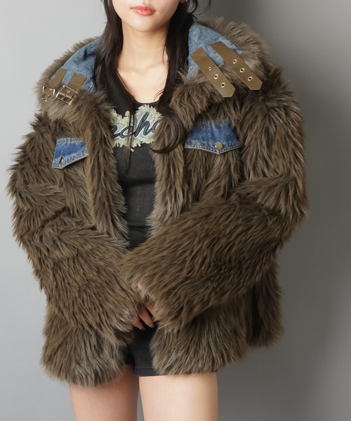 SPINNS(スピンズ)の「裏返すだけで別人級!最強2WAY“盛れ”デニム×ファージャケット(デニムジャケット・レディース・ブルー・ONESIZE)」の12枚目の写真