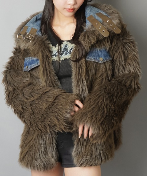 SPINNS(スピンズ)の「裏返すだけで別人級!最強2WAY“盛れ”デニム×ファージャケット(デニムジャケット・レディース・ブルー・ONESIZE)」の5枚目の写真