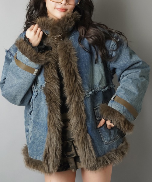 SPINNS(スピンズ)の「裏返すだけで別人級!最強2WAY“盛れ”デニム×ファージャケット(デニムジャケット・レディース・ブルー・ONESIZE)」の3枚目の写真