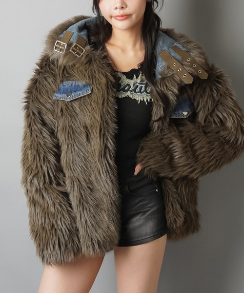 SPINNS(スピンズ)の「裏返すだけで別人級!最強2WAY“盛れ”デニム×ファージャケット(デニムジャケット・レディース・ブルー・ONESIZE)」の8枚目の写真