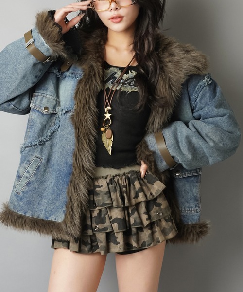 SPINNS(スピンズ)の「裏返すだけで別人級!最強2WAY“盛れ”デニム×ファージャケット(デニムジャケット・レディース・ブルー・ONESIZE)」の10枚目の写真