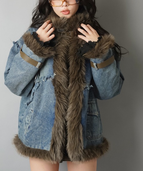 SPINNS(スピンズ)の「裏返すだけで別人級!最強2WAY“盛れ”デニム×ファージャケット(デニムジャケット・レディース・ブルー・ONESIZE)」の6枚目の写真