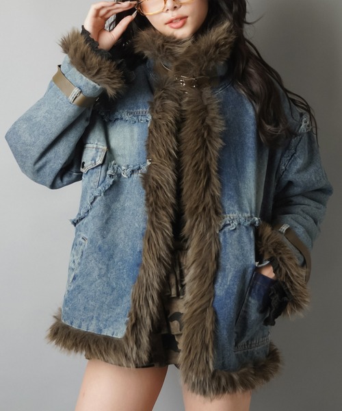 SPINNS(スピンズ)の「裏返すだけで別人級!最強2WAY“盛れ”デニム×ファージャケット(デニムジャケット・レディース・ブルー・ONESIZE)」の2枚目の写真