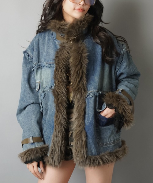 SPINNS(スピンズ)の「裏返すだけで別人級!最強2WAY“盛れ”デニム×ファージャケット(デニムジャケット・レディース・ブルー・ONESIZE)」の15枚目の写真