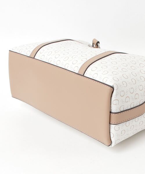 Guess(ゲス)の「MADWELLE Satchel トートバッグ (トートバッグ・レディース・ダークグレー/ホワイト・ONE SIZE)」の18枚目の写真