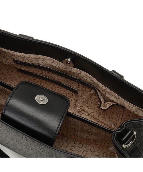 Guess(ゲス)の「MADWELLE Satchel トートバッグ (トートバッグ・レディース・ダークグレー/ホワイト・ONE SIZE)」の15枚目の写真