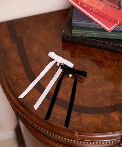 EIMY ISTOIRE（エイミーイストワール）の「ベロアリボンチャームバレッタ（バレッタ/ヘアクリップ・レディース・アイボリー/ブラック・F）」の3枚目の写真