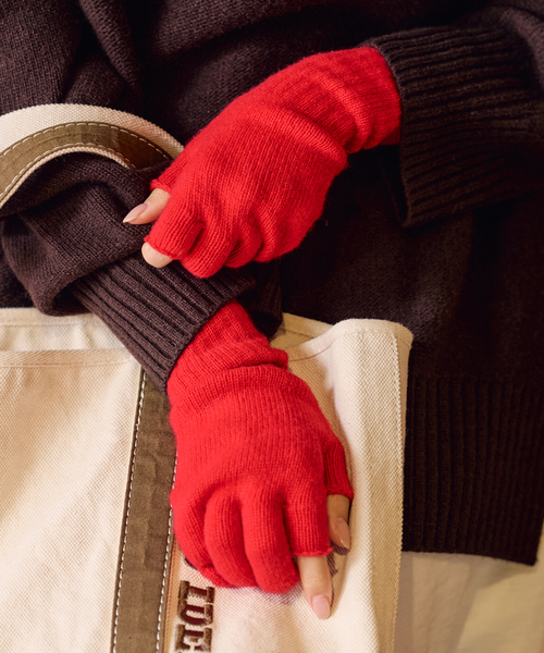 FRAMeWORK（フレームワーク）の「William Brunton ロングカーフグローブオープンターム（手袋・レディース・チャコールグレー/レッド/ライトグリーン/ベージュ・FREE）」の4枚目の写真