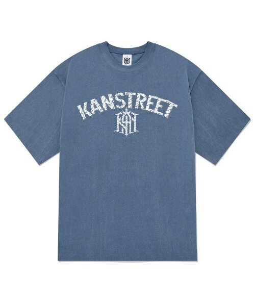 KAN6312(カン6312)の「KTPN0174 レタリングオールドカンピグメント半袖Tシャツ - ブルー(Tシャツ/カットソー・メンズ・その他・MEDIUM/LARGE/X-LARGE)」の1枚目の写真